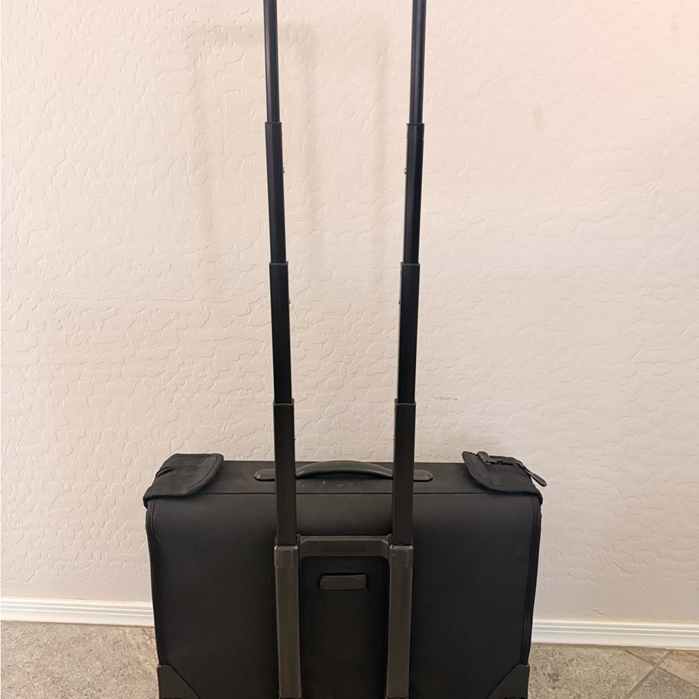 Briggs & Riley Black Garment Carry On 21’ - Picture 3 of 9